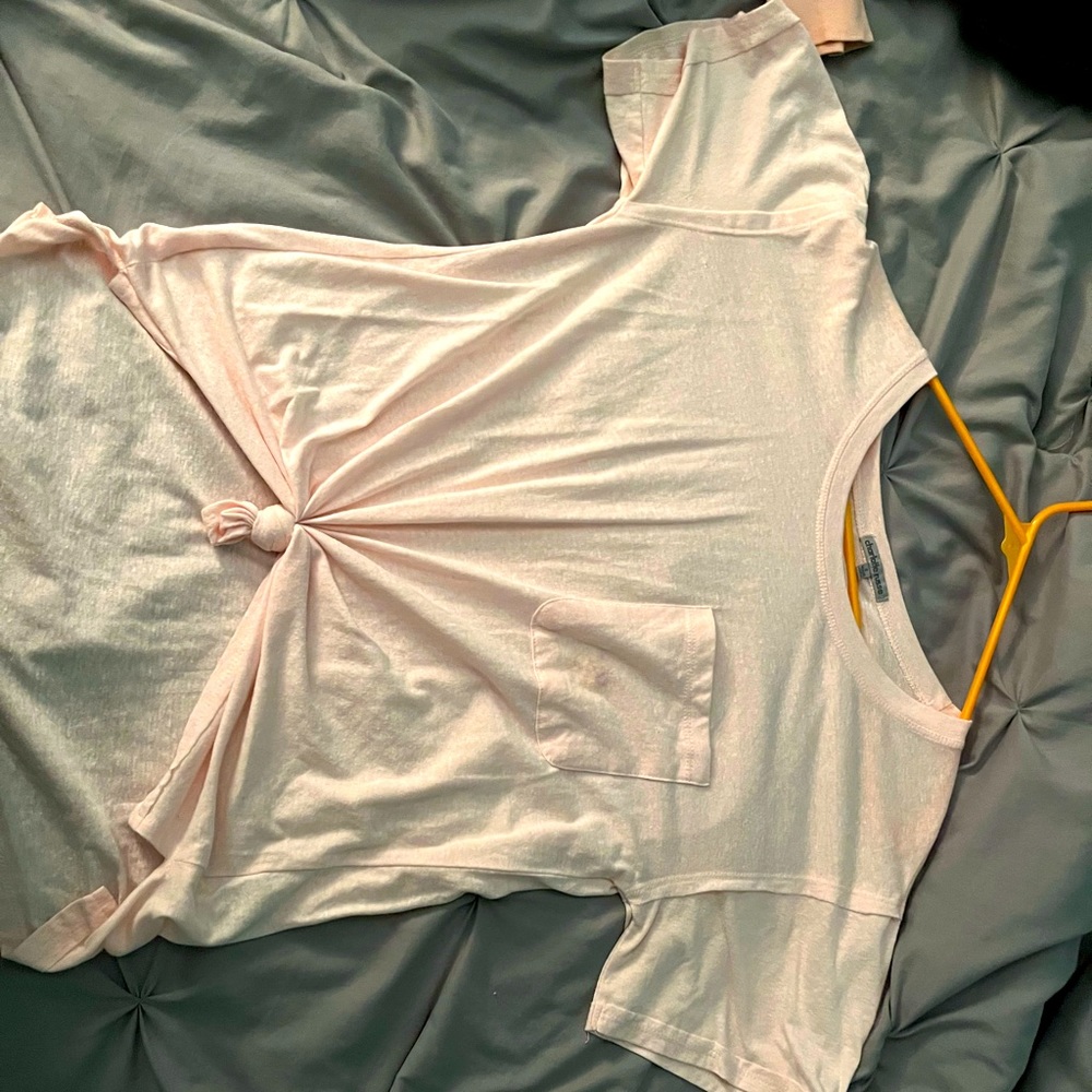 Light pink basic t-shirt. Size medium lightly worn.